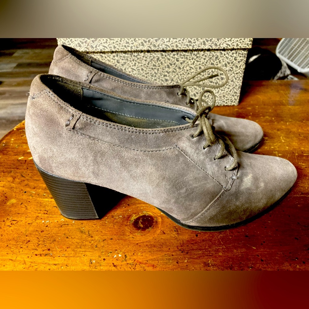 Clark’s Sz. 11 Gray Heels